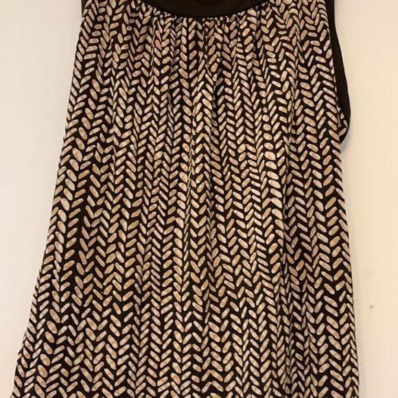 3/$30 Ann Taylor brown patterned tank top Size M. Length 19” Bust about 14 1/2 “ - Picture 2 of 6